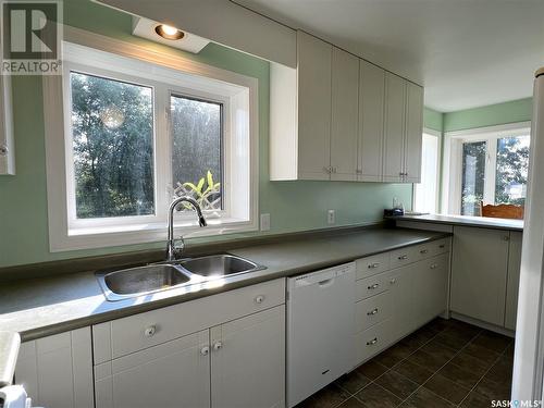 15 Kms Sw Of Meadow Lake, Meadow Lake Rm No.588, SK - Indoor Photo Showing Kitchen With Double Sink