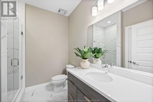 11870 Tecumseh Road East Unit# 510, Tecumseh, ON - Indoor Photo Showing Bathroom