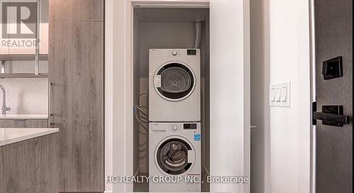 605 - 15 Holmes Avenue N, Toronto (Willowdale East), ON - Indoor Photo Showing Laundry Room