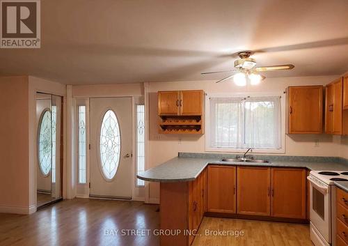 19452 Holland Landing Road, East Gwillimbury (Holland Landing), ON - Indoor Photo Showing Kitchen With Double Sink