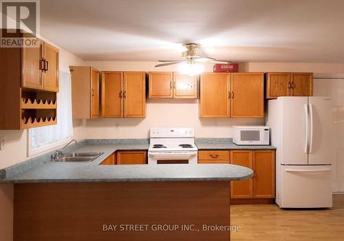 19452 Holland Landing Road, East Gwillimbury, ON - Indoor Photo Showing Kitchen With Double Sink