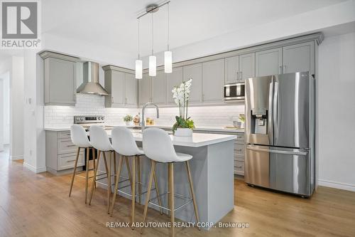 5691 Churchs Lane, Niagara Falls, ON - Indoor Photo Showing Kitchen With Upgraded Kitchen