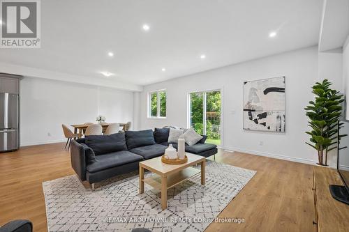 5691 Churchs Lane, Niagara Falls, ON - Indoor Photo Showing Living Room