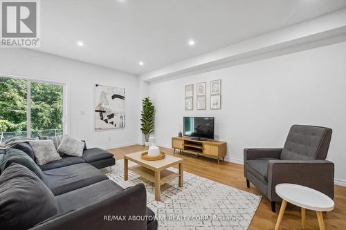 5691 Churchs Lane, Niagara Falls, ON - Indoor Photo Showing Living Room