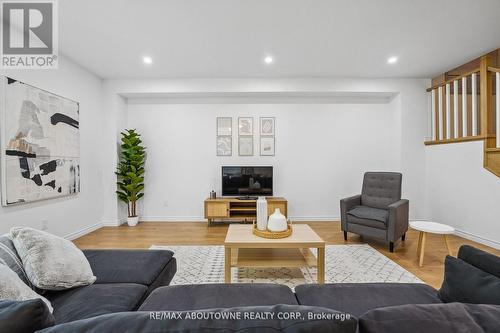 5691 Churchs Lane, Niagara Falls, ON - Indoor Photo Showing Living Room