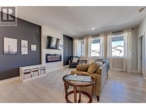 933 Mt. Robson Place Unit# 15, Vernon, BC - Indoor Photo Showing Living Room With Fireplace