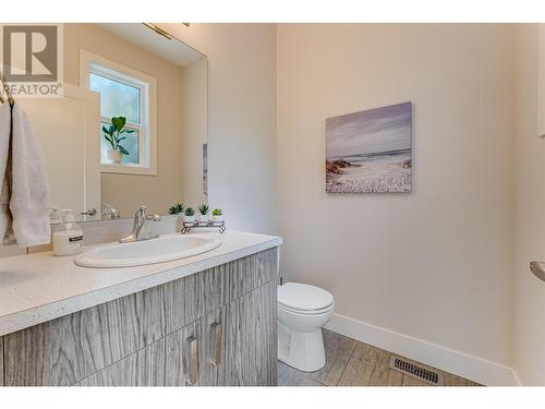 933 Mt. Robson Place Unit# 15, Vernon, BC - Indoor Photo Showing Bathroom