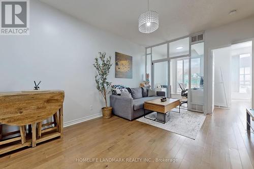 315 - 18 Holmes Avenue, Toronto (Willowdale East), ON - Indoor Photo Showing Living Room