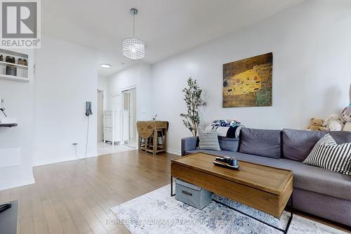 315 - 18 Holmes Avenue, Toronto (Willowdale East), ON - Indoor Photo Showing Living Room