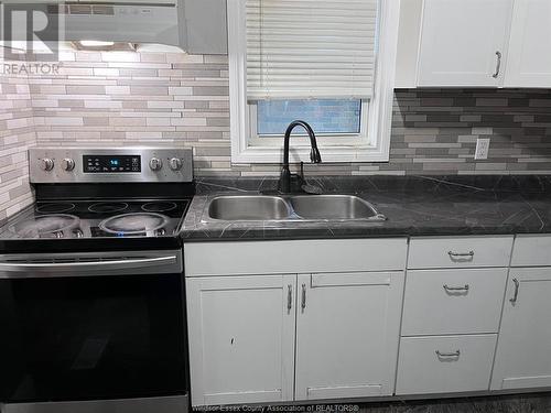 747 Partington, Windsor, ON - Indoor Photo Showing Kitchen With Double Sink