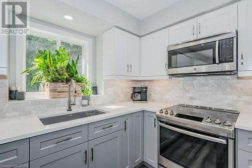 5776 7Th Line, Eramosa, ON - Indoor Photo Showing Kitchen With Upgraded Kitchen