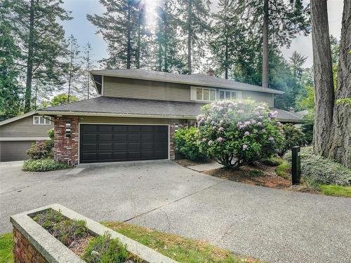 1011 Kentwood Pl, Saanich, BC 