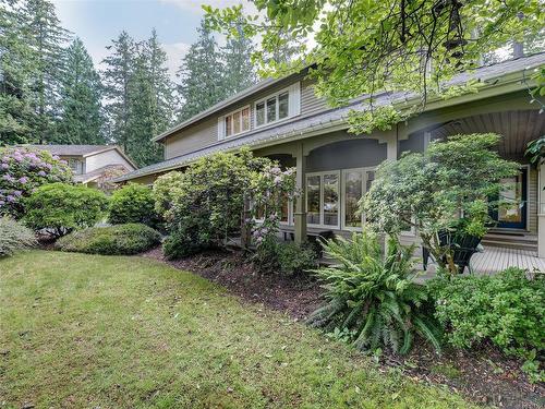 1011 Kentwood Pl, Saanich, BC 