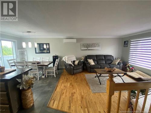 125 Rue Principale, Pointe-Verte, NB - Indoor Photo Showing Living Room