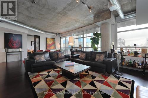 703 - 42 Camden Street, Toronto (Waterfront Communities), ON - Indoor Photo Showing Living Room