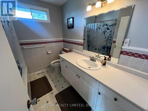 37 Aldborough Avenue, St. Thomas, ON - Indoor Photo Showing Bathroom