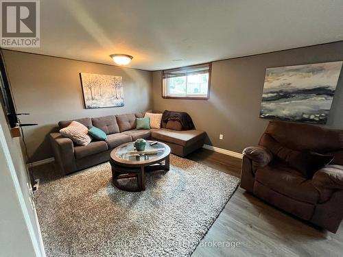 37 Aldborough Avenue, St. Thomas, ON - Indoor Photo Showing Living Room