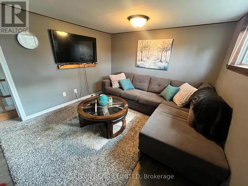 37 Aldborough Avenue, St. Thomas, ON - Indoor Photo Showing Living Room