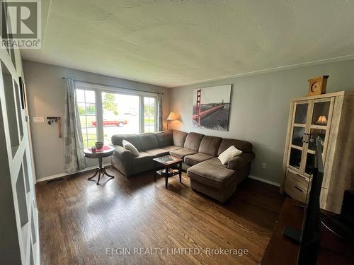 37 Aldborough Avenue, St. Thomas, ON - Indoor Photo Showing Living Room