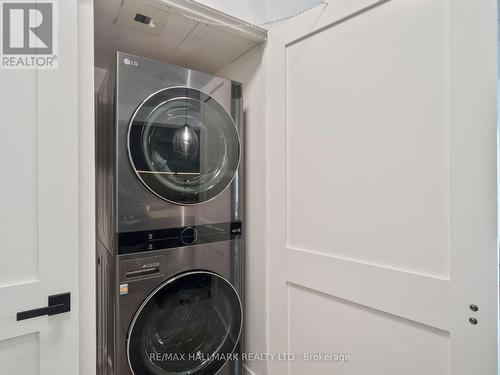 727 - 55 Stewart Street, Toronto (Waterfront Communities), ON - Indoor Photo Showing Laundry Room