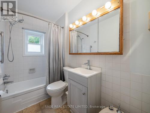 25 Pharmacy Avenue, Toronto (Oakridge), ON - Indoor Photo Showing Bathroom