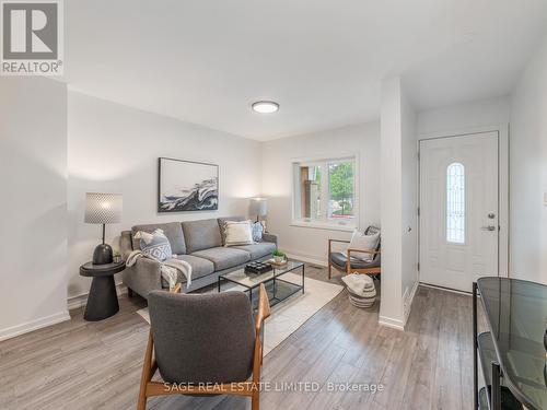 25 Pharmacy Avenue, Toronto (Oakridge), ON - Indoor Photo Showing Living Room