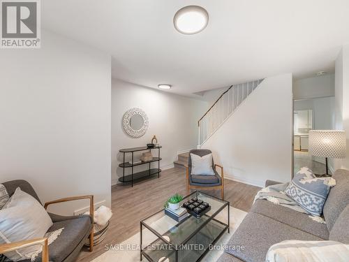 25 Pharmacy Avenue, Toronto (Oakridge), ON - Indoor Photo Showing Living Room