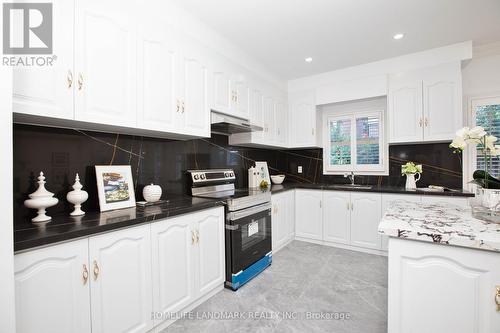 27 Alpine Crescent, Richmond Hill (Rouge Woods), ON - Indoor Photo Showing Kitchen