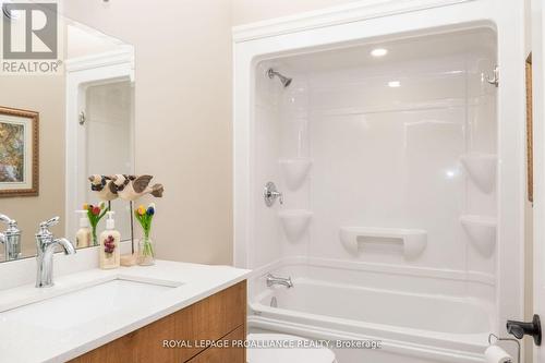 29 Autumn Grove, Quinte West, ON - Indoor Photo Showing Bathroom