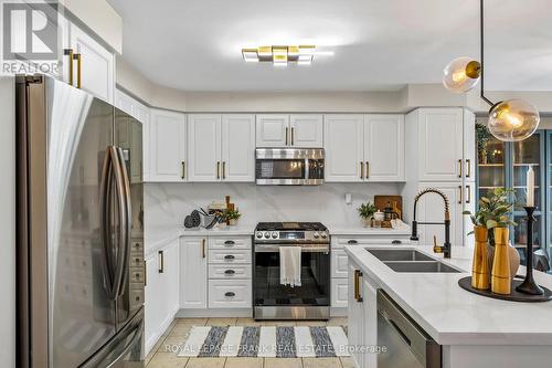 130 Worden Drive, Clarington (Courtice), ON - Indoor Photo Showing Kitchen With Stainless Steel Kitchen With Double Sink With Upgraded Kitchen