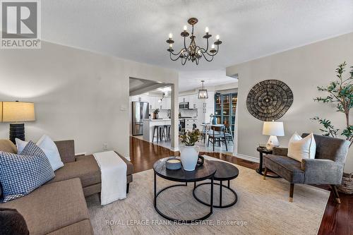 130 Worden Drive, Clarington (Courtice), ON - Indoor Photo Showing Living Room