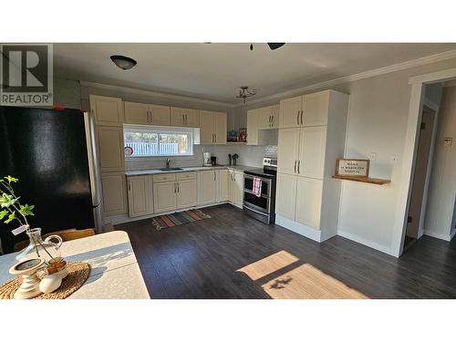 537 Hurry  Nw Avenue, Cranbrook, BC - Indoor Photo Showing Kitchen