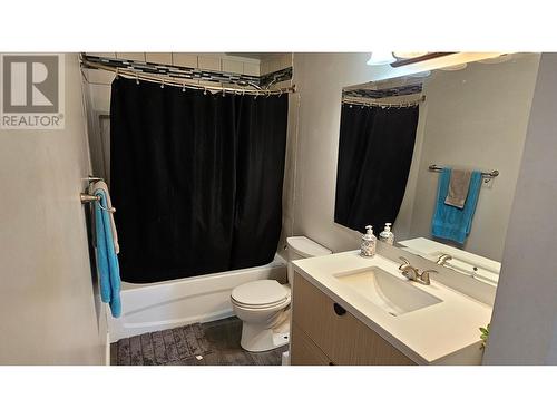 537 Hurry  Nw Avenue, Cranbrook, BC - Indoor Photo Showing Bathroom