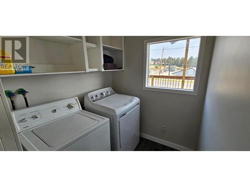 537 Hurry  Nw Avenue, Cranbrook, BC - Indoor Photo Showing Laundry Room