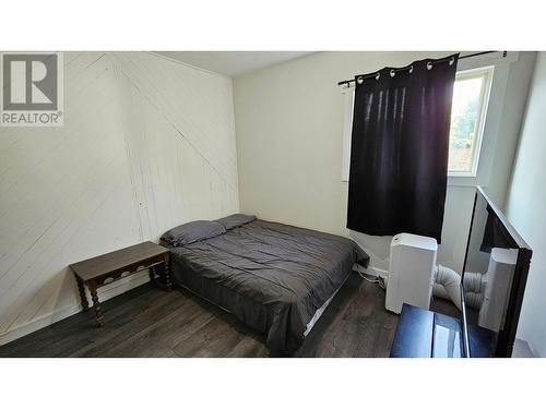 537 Hurry  Nw Avenue, Cranbrook, BC - Indoor Photo Showing Bedroom