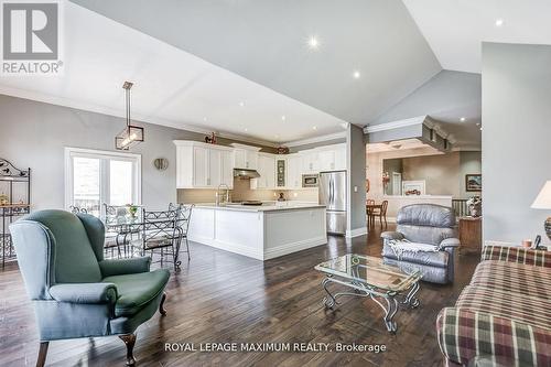 35 Eiffel Boulevard, Brampton (Vales Of Castlemore North), ON - Indoor Photo Showing Living Room