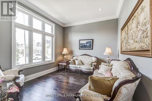 35 Eiffel Boulevard, Brampton, ON - Indoor Photo Showing Living Room