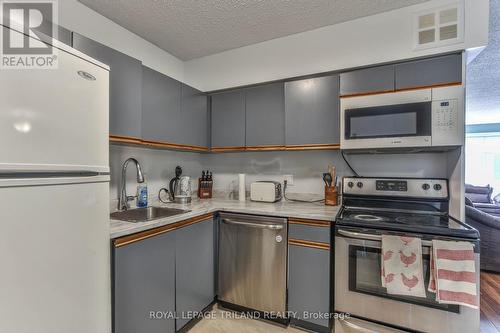 313 - 9 Jacksway Crescent, London, ON - Indoor Photo Showing Kitchen