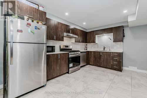 51 Newcastle Court, Kitchener, ON - Indoor Photo Showing Kitchen