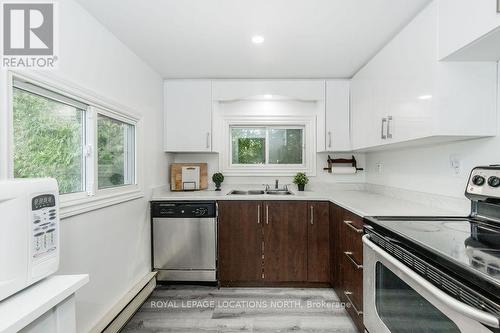 1221 River Road E, Wasaga Beach, ON - Indoor Photo Showing Kitchen With Stainless Steel Kitchen With Double Sink