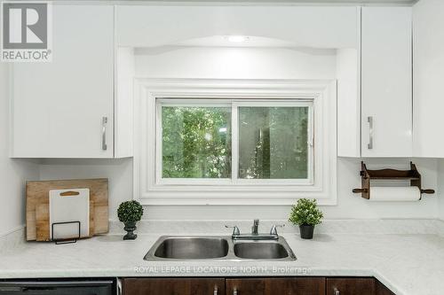 1221 River Road E, Wasaga Beach, ON - Indoor Photo Showing Kitchen With Double Sink