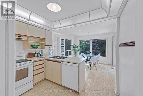 3506 Stedford Road, Oakville, ON - Indoor Photo Showing Kitchen With Double Sink