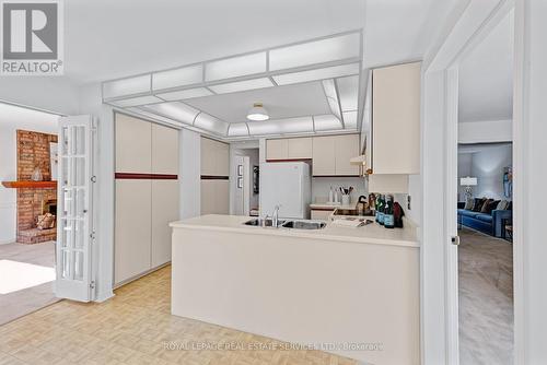 3506 Stedford Road, Oakville, ON - Indoor Photo Showing Kitchen With Double Sink