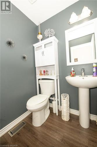 760 Waterloo Street, Mount Forest, ON - Indoor Photo Showing Bathroom