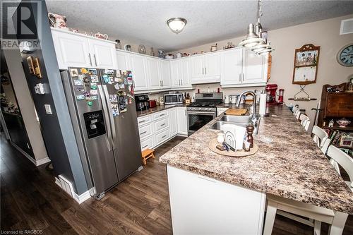 760 Waterloo Street, Mount Forest, ON - Indoor Photo Showing Kitchen With Double Sink