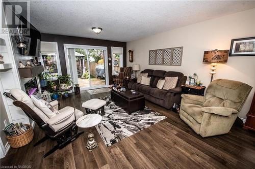 760 Waterloo Street, Mount Forest, ON - Indoor Photo Showing Living Room