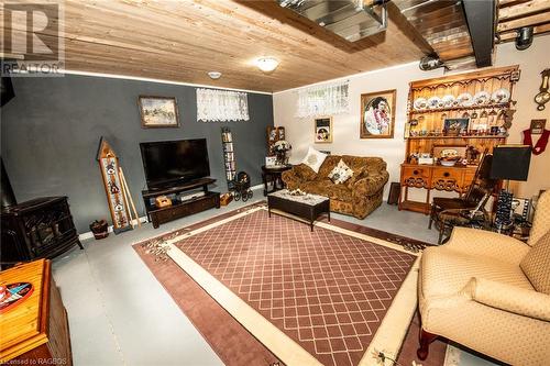 760 Waterloo Street, Mount Forest, ON - Indoor Photo Showing Living Room