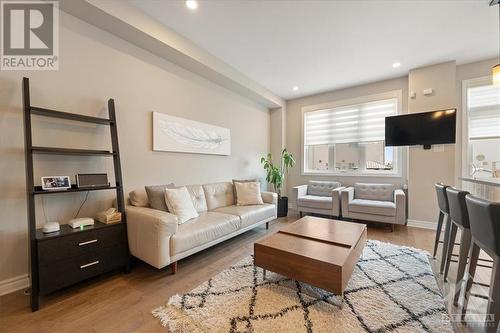 2536 River Mist Road, Ottawa, ON - Indoor Photo Showing Living Room