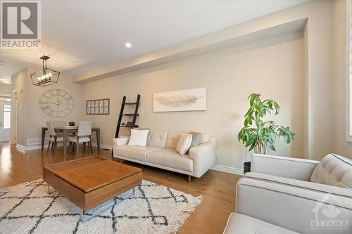 2536 River Mist Road, Ottawa, ON - Indoor Photo Showing Living Room