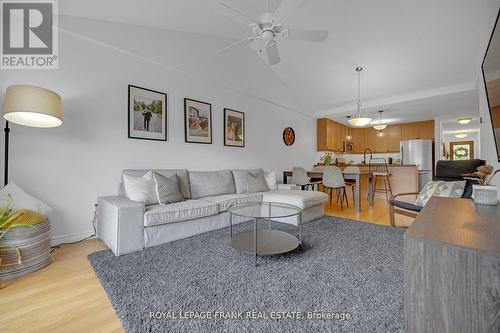 93 Laurent Boulevard, Kawartha Lakes (Lindsay), ON - Indoor Photo Showing Living Room